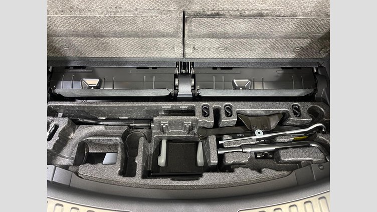 2020 認定中古車 Land Rover Discovery Sport ユーロンホワイト P250 AWD（オートマチック）  R-DYNAMIC S