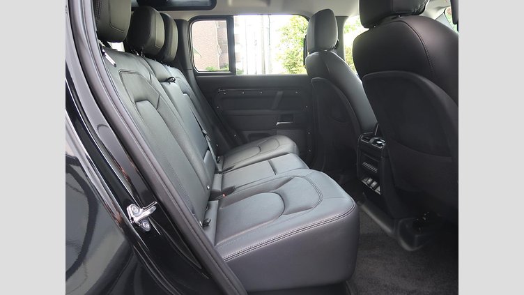 2023 認定中古車 Land Rover Defender 110 サントリーニブラック D300 AWD（AT） S
