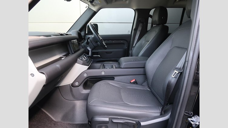 2023 認定中古車 Land Rover Defender 110 サントリーニブラック D300 AWD（AT） S