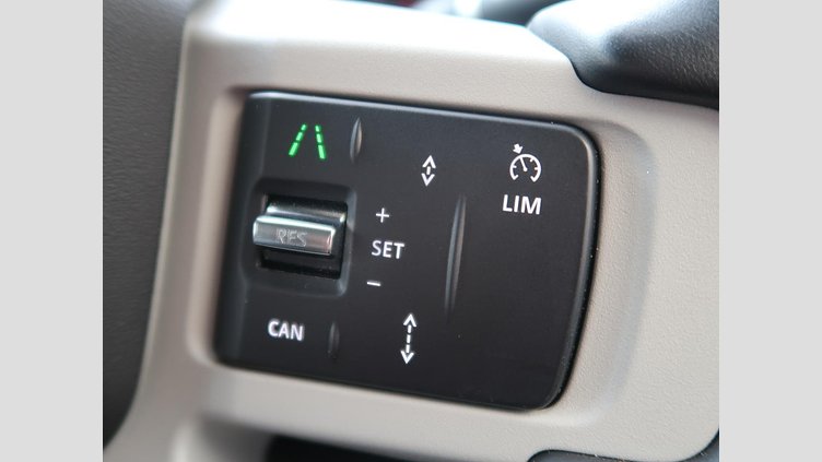 2023 認定中古車 Land Rover Defender 110 サントリーニブラック D300 AWD（AT） S