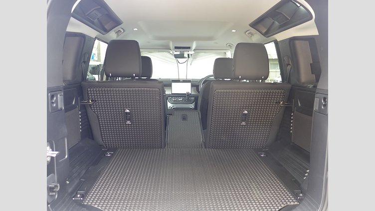 2024 認定中古車 Land Rover Defender 110 フジホワイト D350 ディーゼルマイルドハイブリッド S