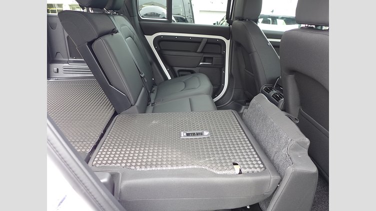 2024 認定中古車 Land Rover Defender 110 フジホワイト D350 ディーゼルマイルドハイブリッド S