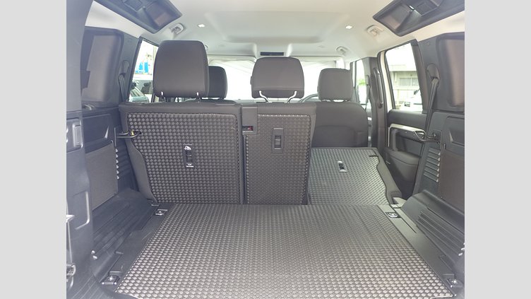 2024 認定中古車 Land Rover Defender 110 フジホワイト D350 ディーゼルマイルドハイブリッド S