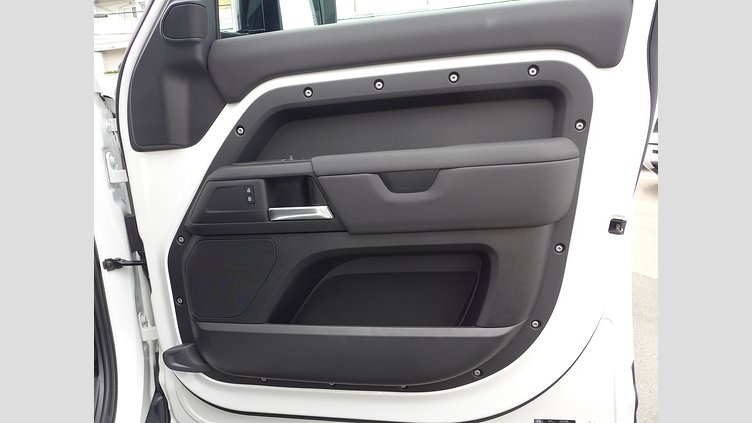 2024 認定中古車 Land Rover Defender 110 フジホワイト D350 ディーゼルマイルドハイブリッド S