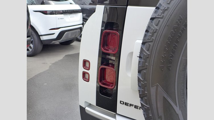 2024 認定中古車 Land Rover Defender 110 フジホワイト D350 ディーゼルマイルドハイブリッド S