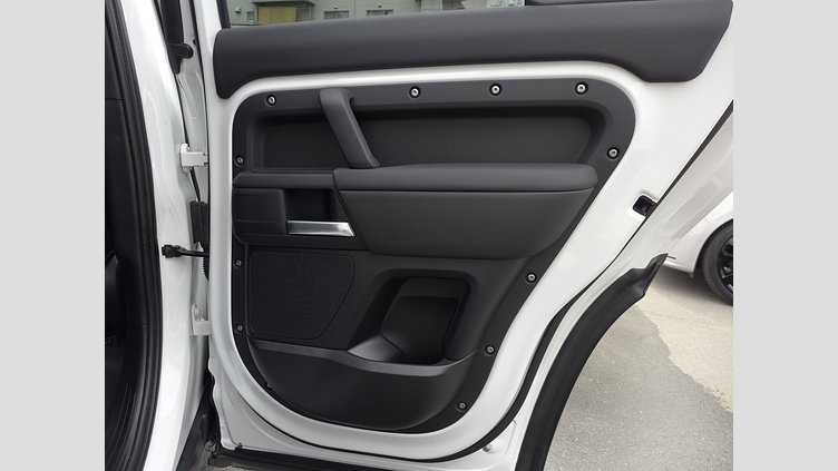 2024 認定中古車 Land Rover Defender 110 フジホワイト D350 ディーゼルマイルドハイブリッド S