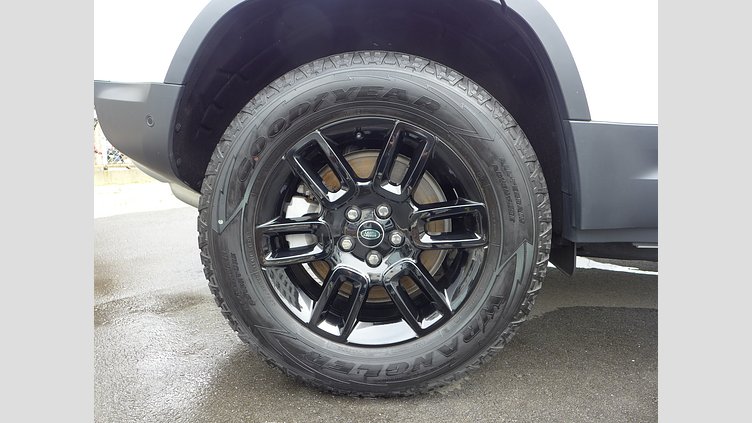 2024 認定中古車 Land Rover Defender 110 フジホワイト D350 ディーゼルマイルドハイブリッド S
