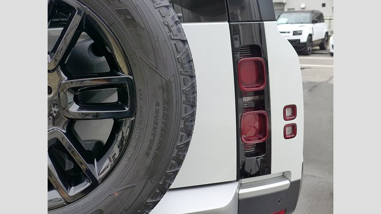 2024 認定中古車 Land Rover Defender 110 フジホワイト D350 ディーゼルマイルドハイブリッド S