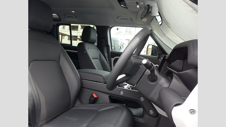 2024 認定中古車 Land Rover Defender 110 フジホワイト D350 ディーゼルマイルドハイブリッド S