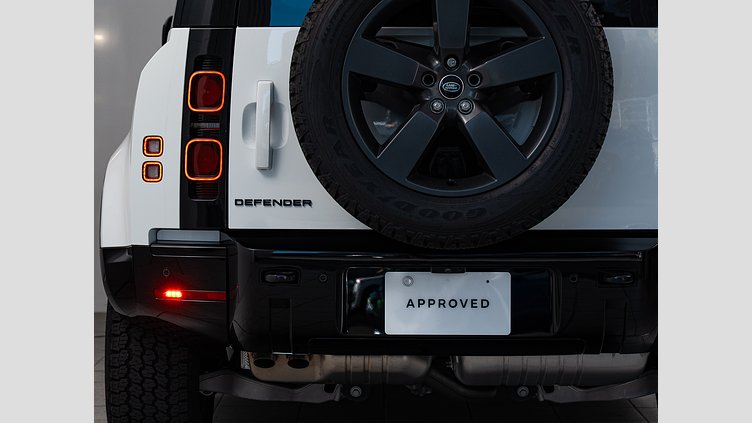 2023 認定中古車 Land Rover Defender 110 フジホワイト D300 AWD（AT） X-DYNAMIC HSE D300 エアサス　5人乗り
