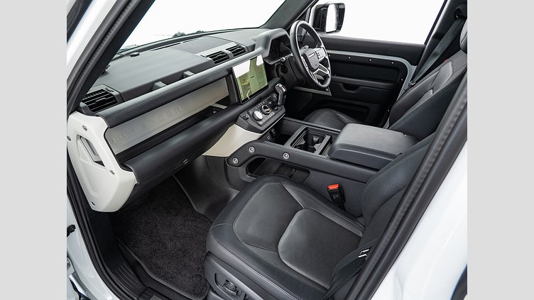 2023 認定中古車 Land Rover Defender 110 フジホワイト D300 AWD（AT） X-DYNAMIC HSE D300 エアサス　5人乗り