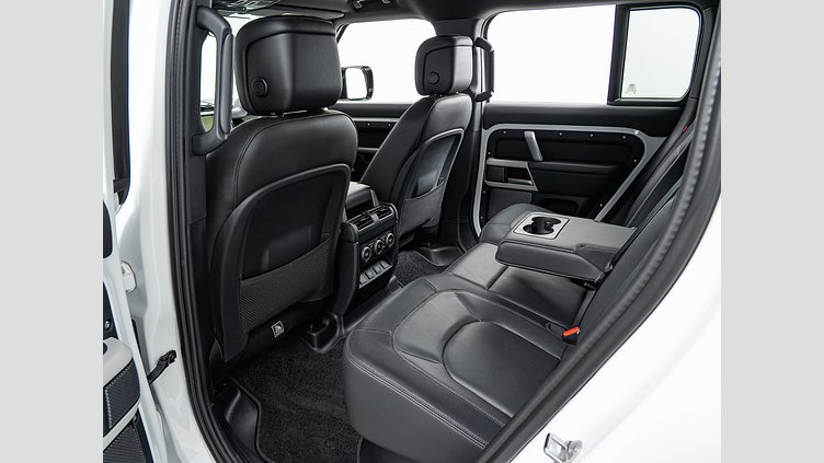 2023 認定中古車 Land Rover Defender 110 フジホワイト D300 AWD（AT） X-DYNAMIC HSE D300 エアサス　5人乗り