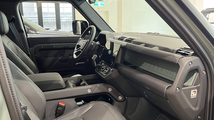 2025 新車 Land Rover Defender 110 (1MX) Keswick Green 凱西克綠 D350  輕油電混合 Trophy Edition in Keswick Green