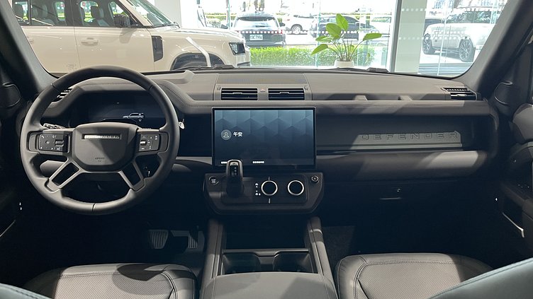2025 新車 Land Rover Defender 110 (1MX) Keswick Green 凱西克綠 D350  輕油電混合 Trophy Edition in Keswick Green