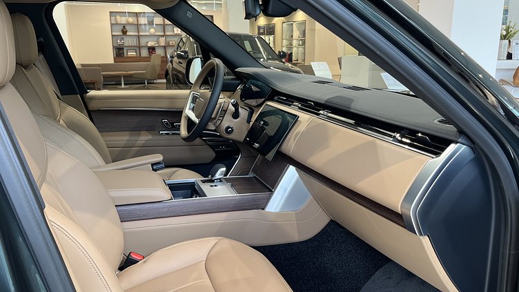2025 新車 Land Rover Range Rover (1DV) Belgravia Green 貝爾格拉維亞綠 P400 汽油 (輕油電混合) 長軸距 HSE