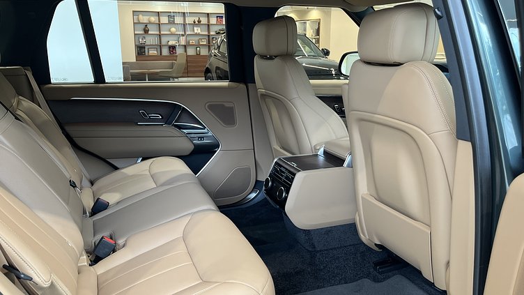 2025 新車 Land Rover Range Rover (1DV) Belgravia Green 貝爾格拉維亞綠 P400 汽油 (輕油電混合) 長軸距 HSE
