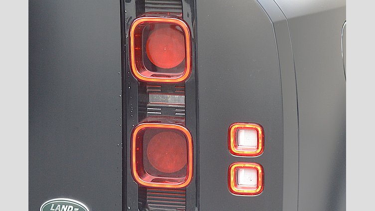2023 認定中古車 Land Rover Defender 110 Santorini Black D300 AWD（AT） X-DYNAMIC SE