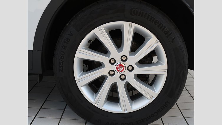 2019 認定中古車 Jaguar E-Pace ユーロンホワイト D180 オートマチック全輪駆動 S