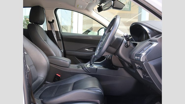 2019 認定中古車 Jaguar E-Pace ユーロンホワイト D180 オートマチック全輪駆動 S