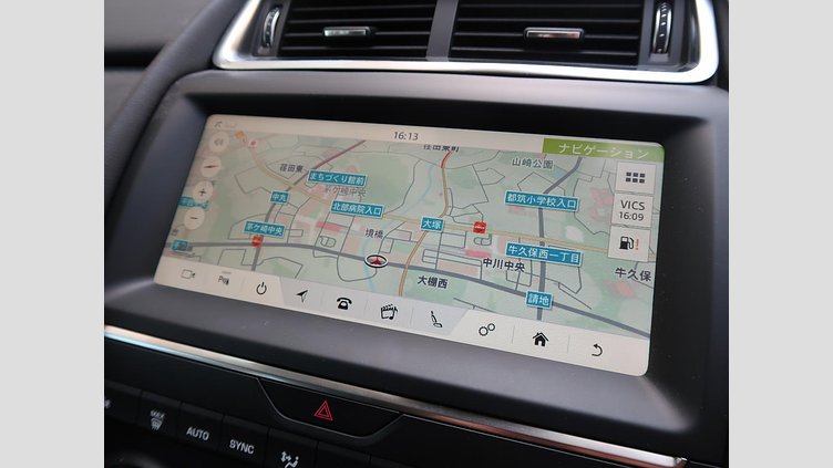2019 認定中古車 Jaguar E-Pace ユーロンホワイト D180 オートマチック全輪駆動 S