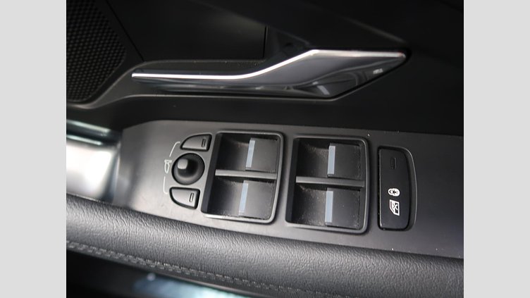 2019 認定中古車 Jaguar E-Pace ユーロンホワイト D180 オートマチック全輪駆動 S