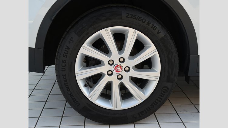 2019 認定中古車 Jaguar E-Pace ユーロンホワイト D180 オートマチック全輪駆動 S