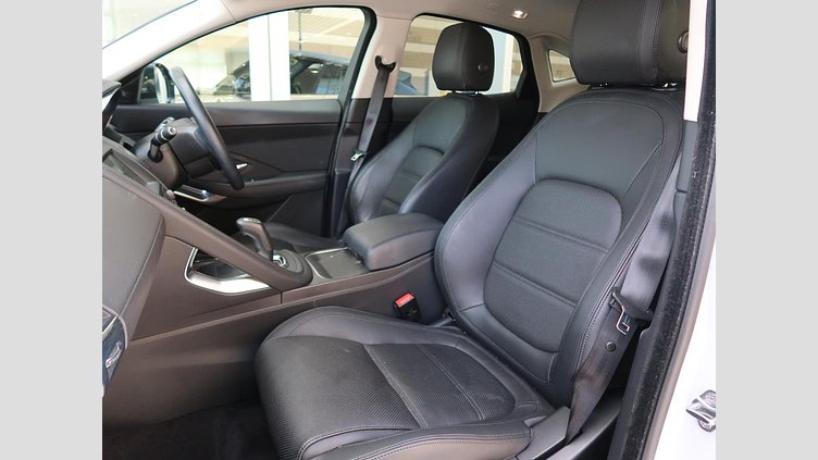 2019 認定中古車 Jaguar E-Pace ユーロンホワイト D180 オートマチック全輪駆動 S