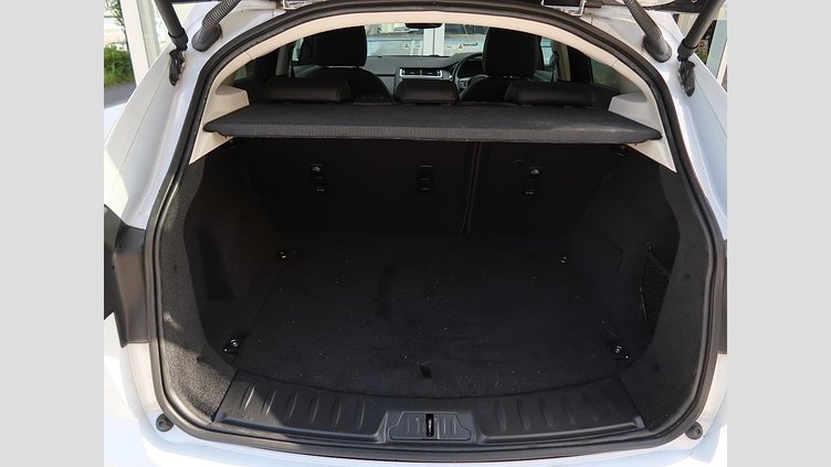 2019 認定中古車 Jaguar E-Pace ユーロンホワイト D180 オートマチック全輪駆動 S