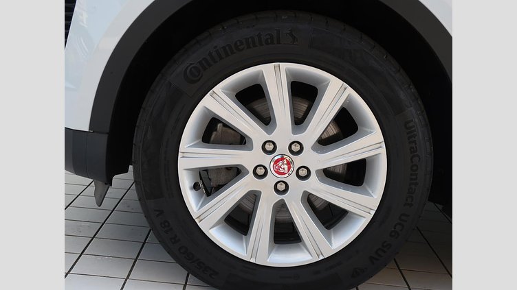 2019 認定中古車 Jaguar E-Pace ユーロンホワイト D180 オートマチック全輪駆動 S