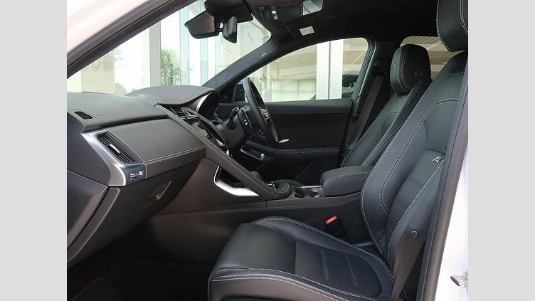 2024 認定中古車 Jaguar E-Pace オストゥーニパールホワイト D200マイルドハイブリッド（ディーゼル） R-DYNAMIC HSE