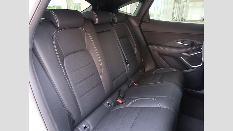 2024 認定中古車 Jaguar E-Pace オストゥーニパールホワイト D200マイルドハイブリッド（ディーゼル） R-DYNAMIC HSE