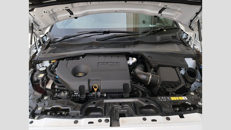 2024 認定中古車 Jaguar E-Pace オストゥーニパールホワイト D200マイルドハイブリッド（ディーゼル） R-DYNAMIC HSE