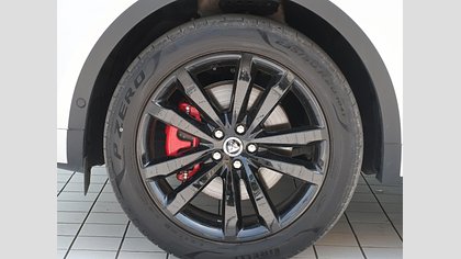 E-Pace 8