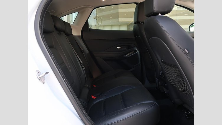2019 認定中古車 Jaguar E-Pace ユーロンホワイト D180 オートマチック全輪駆動 S