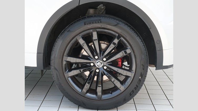 2024 認定中古車 Jaguar E-Pace オストゥーニパールホワイト D200マイルドハイブリッド（ディーゼル） R-DYNAMIC HSE