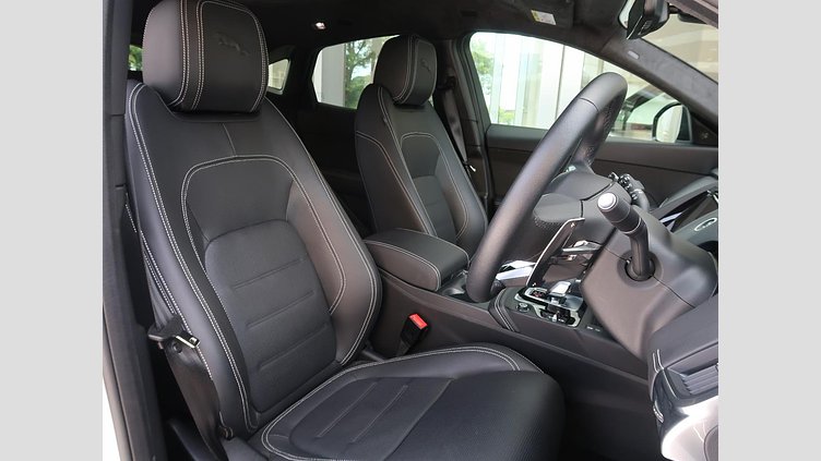 2024 認定中古車 Jaguar E-Pace オストゥーニパールホワイト D200マイルドハイブリッド（ディーゼル） R-DYNAMIC HSE