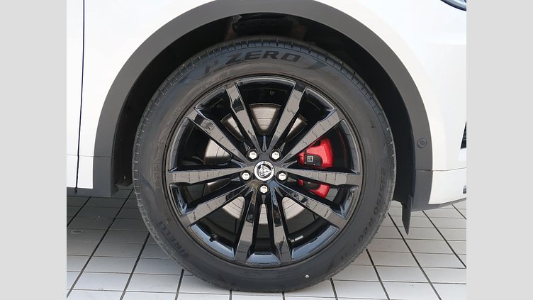 2024 認定中古車 Jaguar E-Pace オストゥーニパールホワイト D200マイルドハイブリッド（ディーゼル） R-DYNAMIC HSE