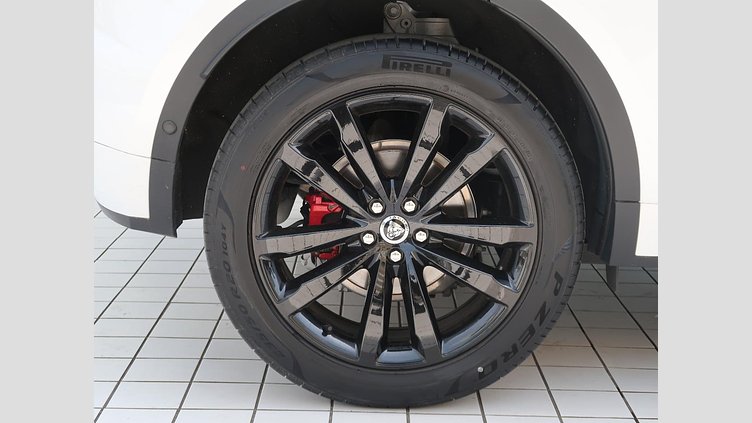 2024 認定中古車 Jaguar E-Pace オストゥーニパールホワイト D200マイルドハイブリッド（ディーゼル） R-DYNAMIC HSE