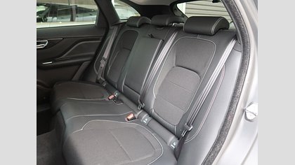 F-Pace 19