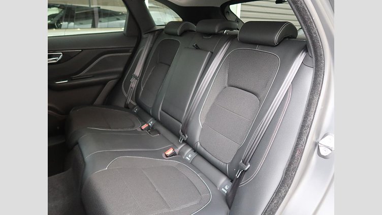2016 認定中古車 Jaguar F-Pace Loire Blue ガソリン Ｒ－スポーツ