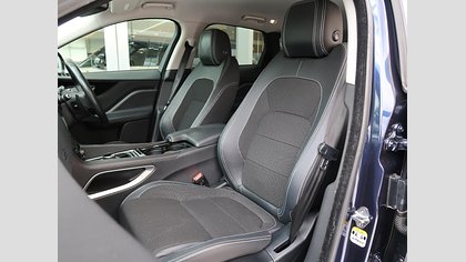 F-Pace 17