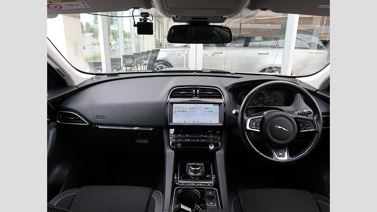 2016 認定中古車 Jaguar F-Pace Loire Blue ガソリン Ｒ－スポーツ