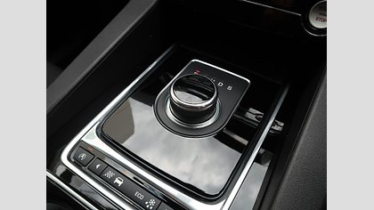 F-Pace 54