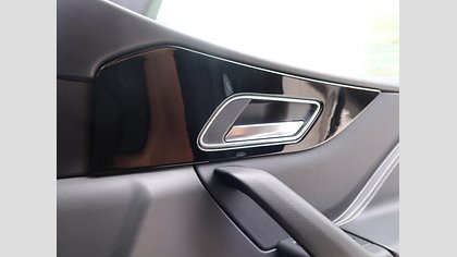 F-Pace 22