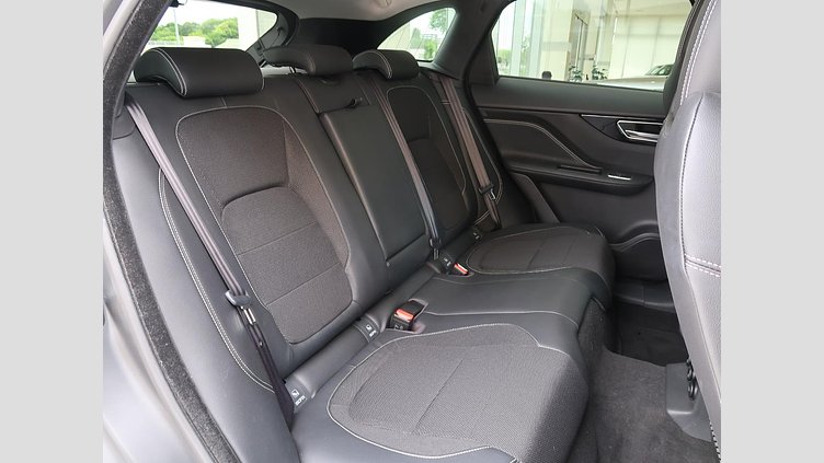 2016 認定中古車 Jaguar F-Pace Loire Blue ガソリン Ｒ－スポーツ