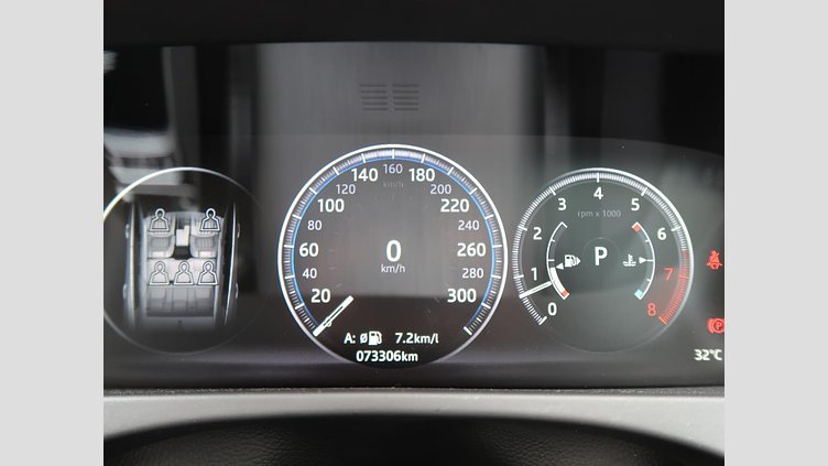 2016 認定中古車 Jaguar F-Pace Loire Blue ガソリン Ｒ－スポーツ