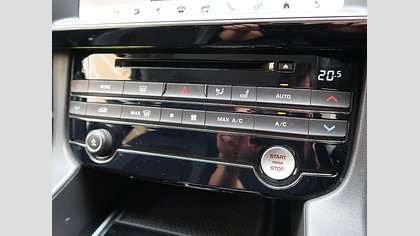 F-Pace 46