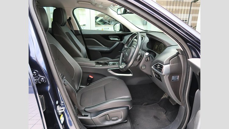 2016 認定中古車 Jaguar F-Pace Loire Blue ガソリン Ｒ－スポーツ