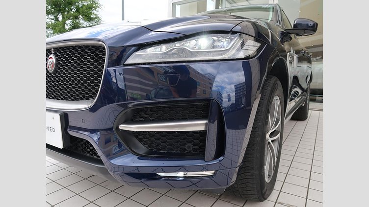 2016 認定中古車 Jaguar F-Pace Loire Blue ガソリン Ｒ－スポーツ