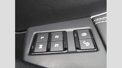 F-Pace 29